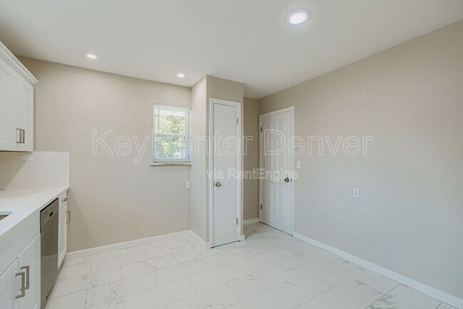 Foto del edificio - 10922 E 4th Way