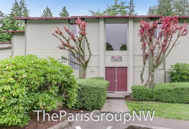 Building Photo - 3BR Top Flr Fairwood Condo – Great Locatio...