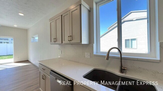 Foto del edificio - Modern 3 Bed, 2.5 Bath Townhome in West Sioux Falls