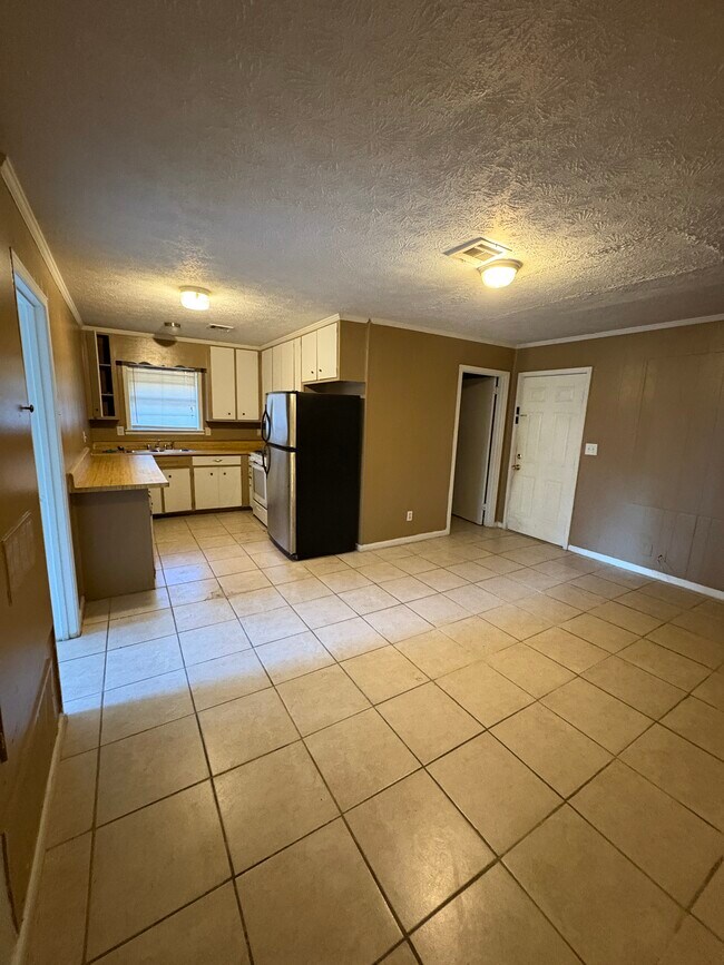 Foto del edificio - 1542 Midway St