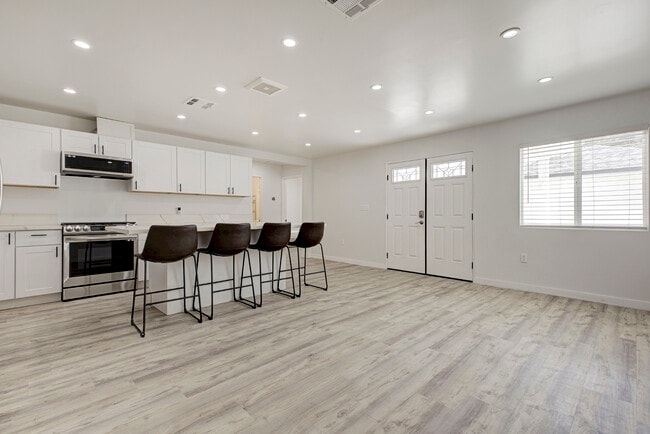 Building Photo - 8211 Bellingham Ave