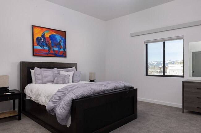 Foto del edificio - Lease Pending - Fully Furnished - 2 bedroom / 2.5 unit in Victor with Garag