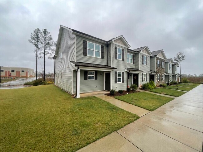 Foto del edificio - New 3 Bedroom 2.5 Bathroom Townhome!