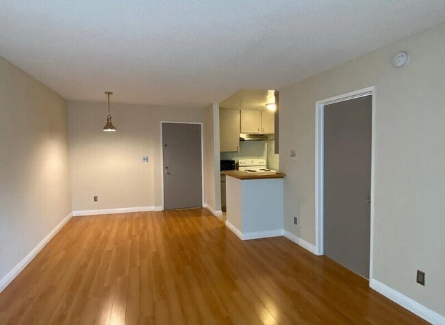 Building Photo - 320 S Ardmore Ave