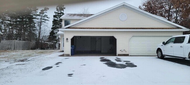 Building Photo - 1209 Pine Crest Ave