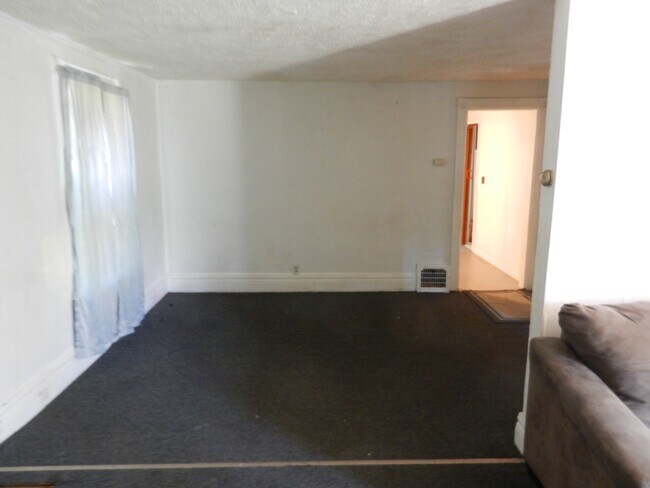 Building Photo - 1730 Willow Ave