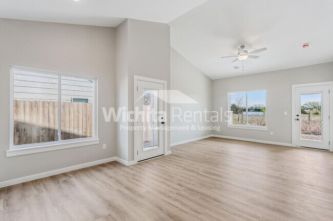 Building Photo - 4 bed / 2 bath - Move in ready!!!