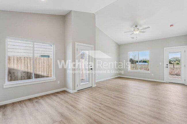 Foto del edificio - 4 bed / 2 bath - Move in ready!!!