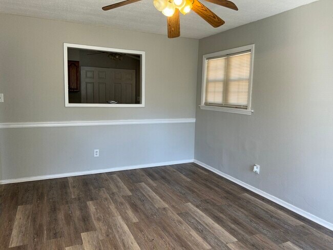 Building Photo - 801 Ridgedale Ct
