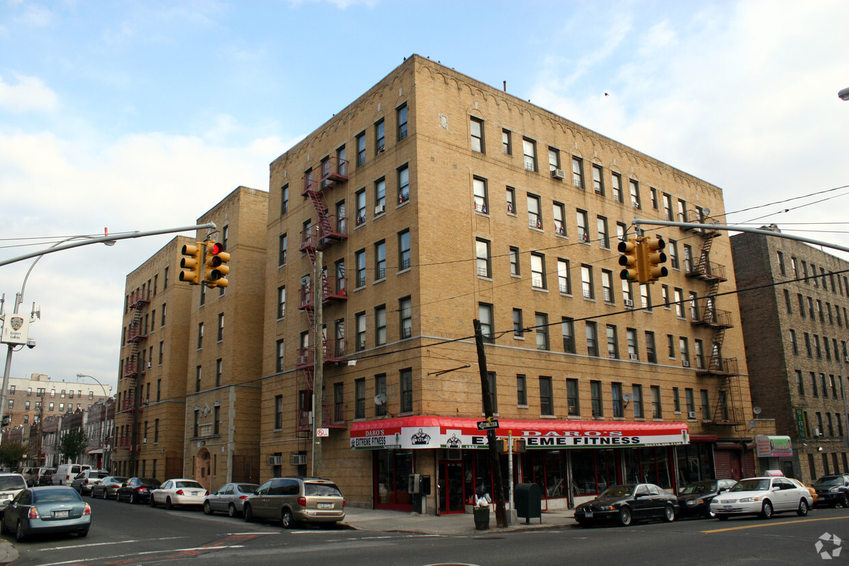 Foto del edificio - Elevatored Apartment