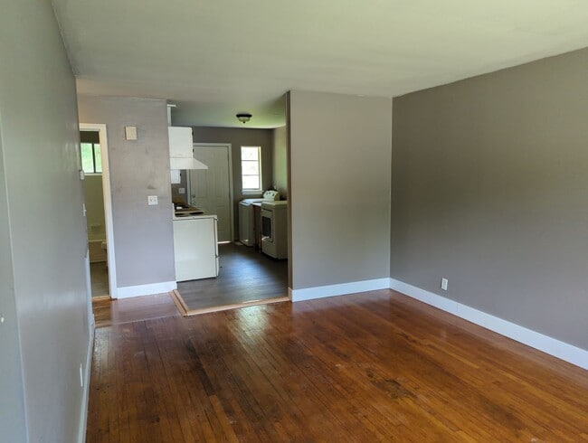 Building Photo - 1302 Ridgefield Cir