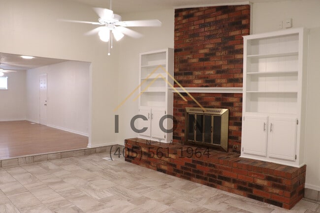 Photo - 744 Royal Ln House