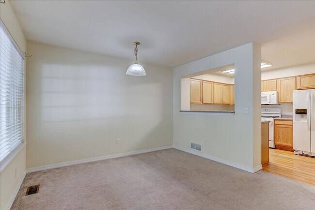 Building Photo - 930 Button Rock Dr