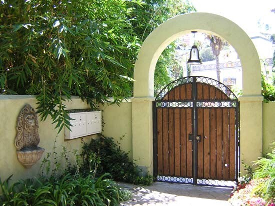 Foto del edificio - 2046 N Highland Ave