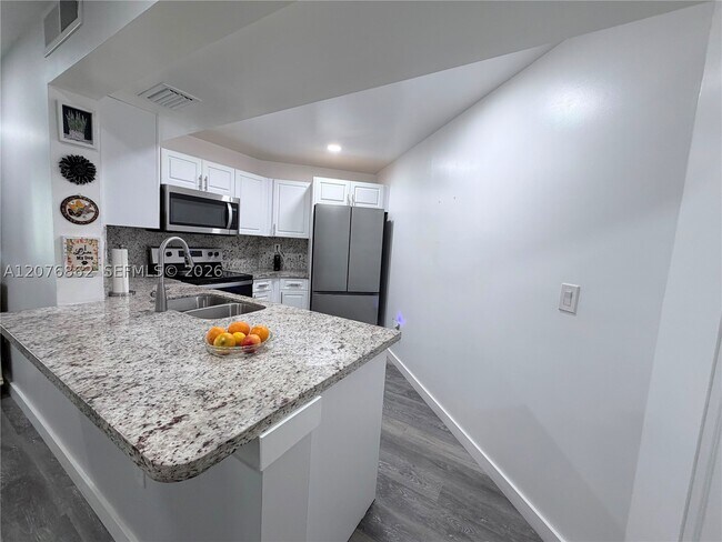 Foto del edificio - 9731 Fontainebleau Blvd
