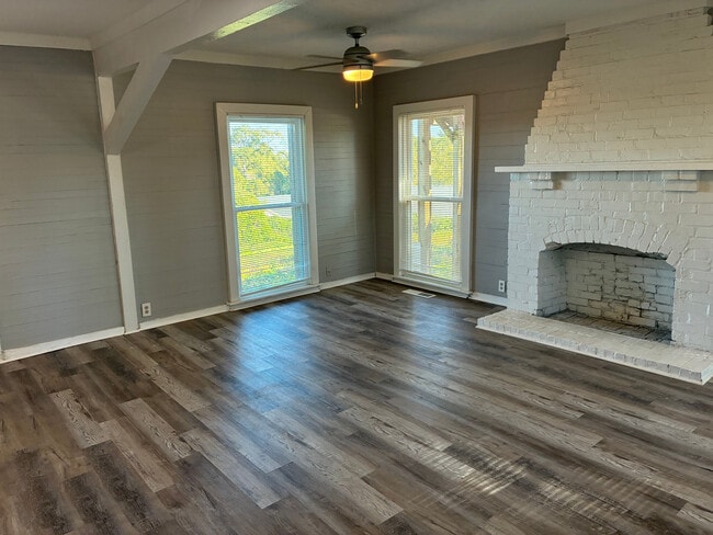 Building Photo - Room in Duplex on W Strickland St