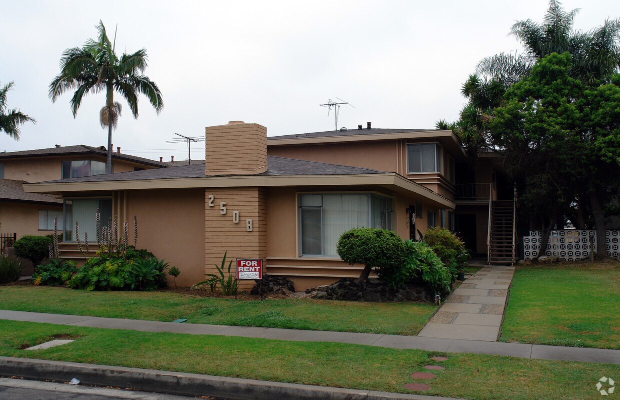 Building Photo - 2508 W El Segundo Blvd