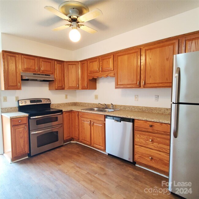 Foto del edificio - 7901 Lake House Ln