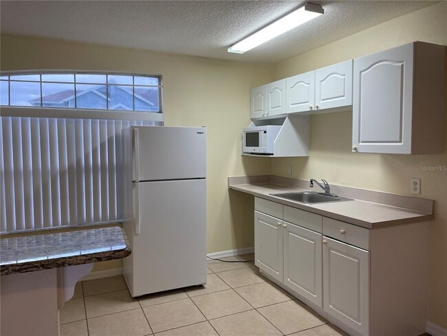 Building Photo - 525 ORCHID Dr