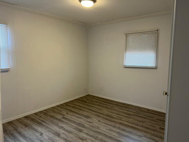 Building Photo - 946 S Hampton Rd