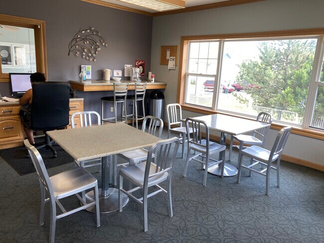 coffee/computer lounge - 7984 N 107th St