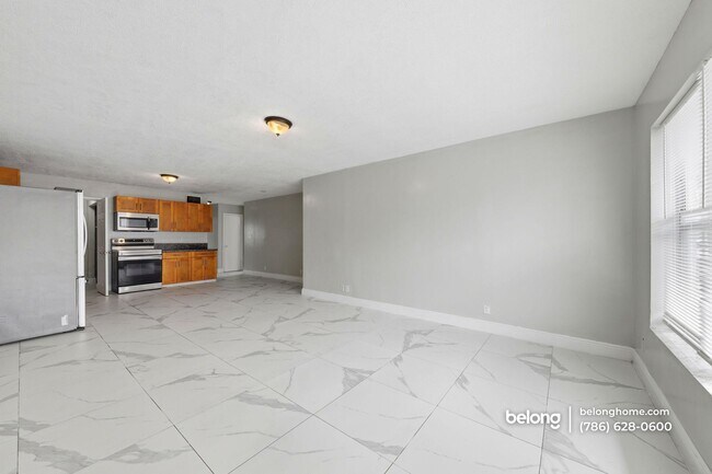 Foto del edificio - 5700 NW 28th St