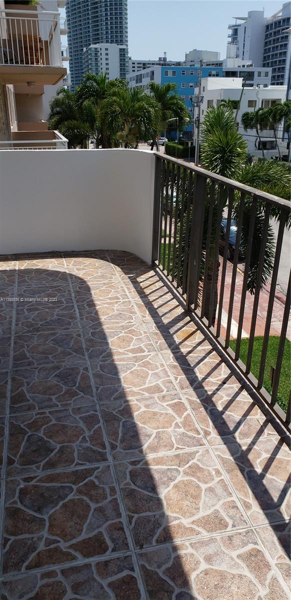 Building Photo - 1673 Bay Rd