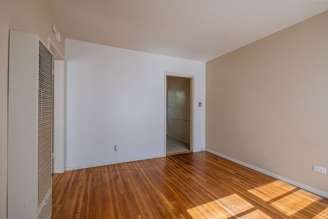 Building Photo - 1506 S Catalina Ave