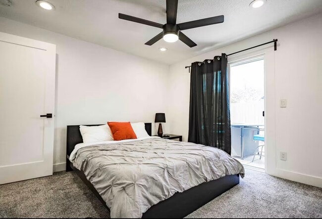 Foto del edificio - 4541 NE 19th Ave