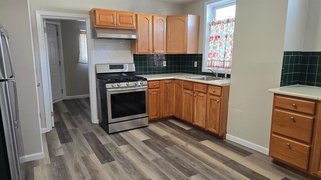 Building Photo - 667 Broadway