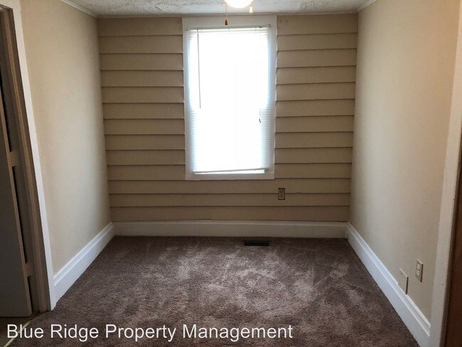 Building Photo - 2 br, 1 bath House - 1020 Fairview Avenue