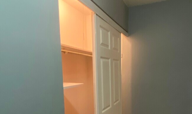 Building Photo - 2928 Roberts Dr