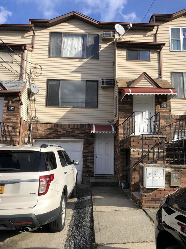 Primary Photo - 379 Bradley Ave