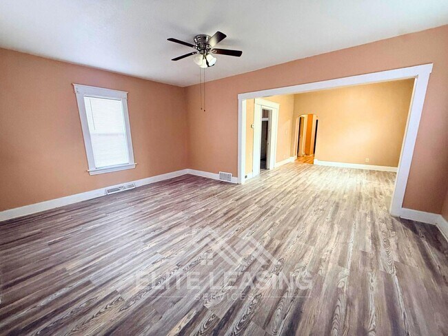 Building Photo - Charming & Spacious 3-Bedroom Rental in Topeka’s Oakland Neighborhood!