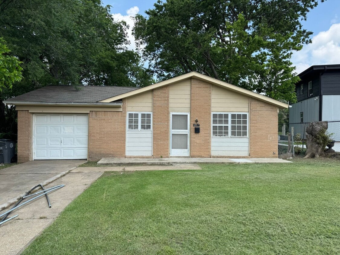 Foto principal - Updated 3 Bedroom in North Tulsa!