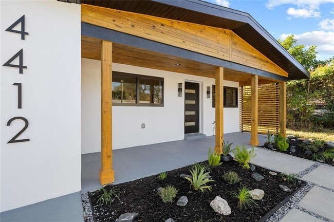 Building Photo - 4412 W Trilby Ave