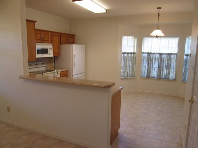 Building Photo - 104 Summer Loop