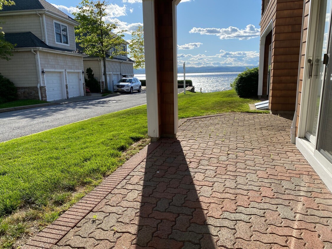 Foto principal - 620 Half Moon Bay Dr