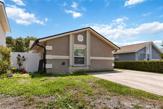 Foto del edificio - 10327 Parkcrest Dr