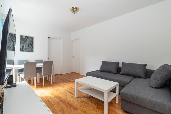Foto del edificio - 315 E 95th St