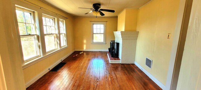 Living room- fireplace - 91 Stonehedge Ln