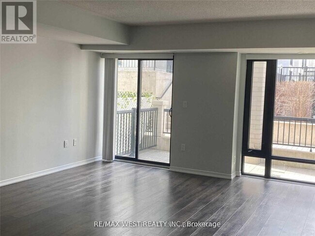 Photo du bâtiment - 130 Widdicombe Hill Blvd