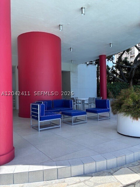 Building Photo - 2025 Brickell Ave