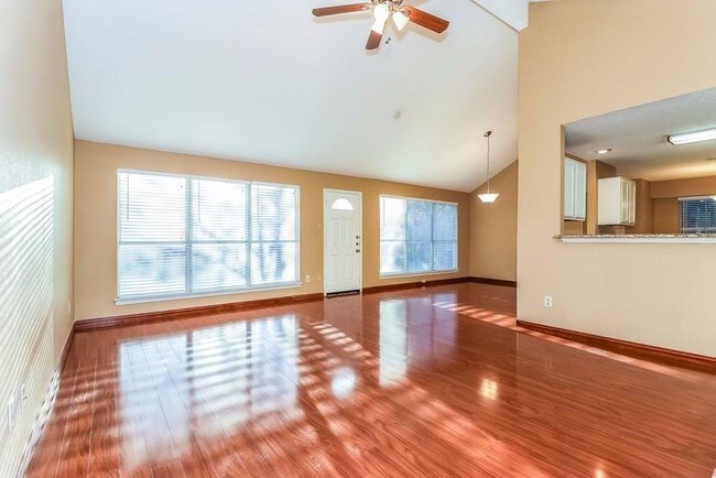 Building Photo - 4965 Briar Oaks Ln