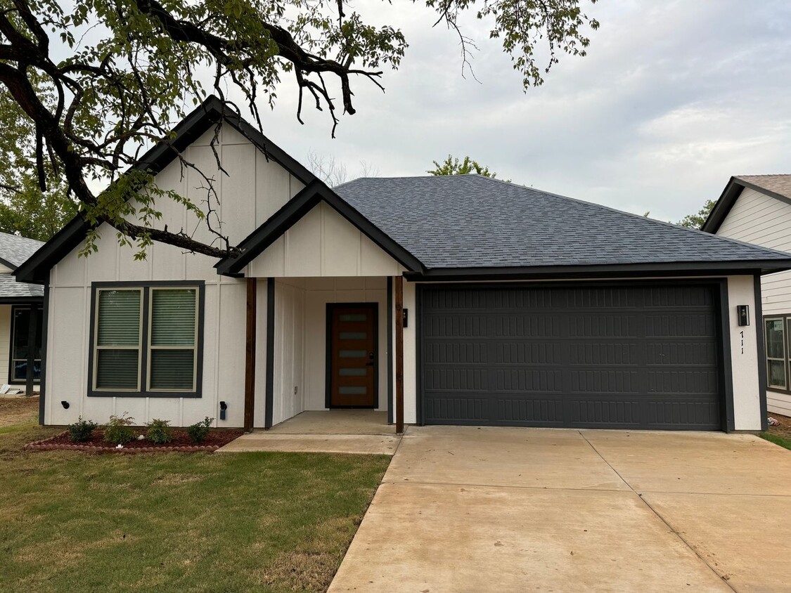 Foto principal - 711 E Hanna St