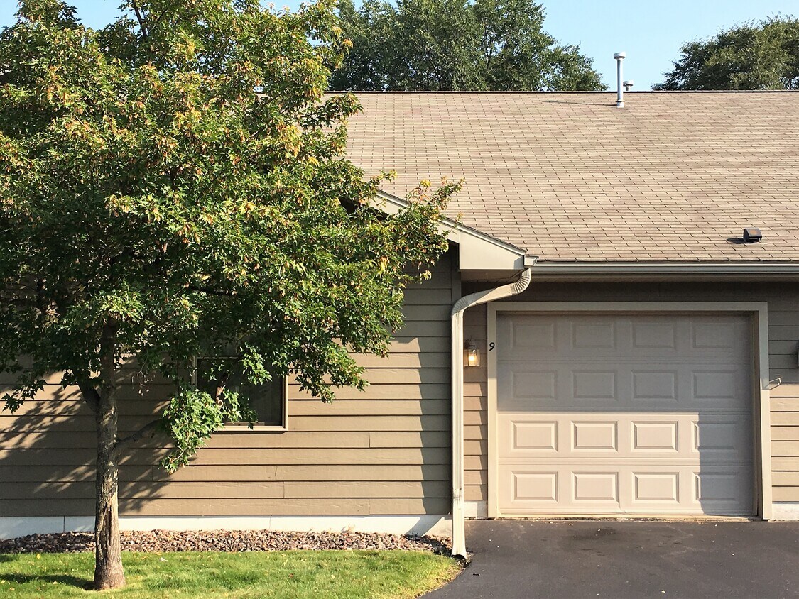 13026 40th Ave Unit 7, Chippewa Falls, WI 54729 Apartments in