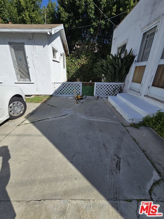Building Photo - 815 N Poinsettia Pl