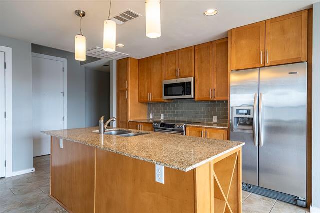 Foto del edificio - 2401 W 7th St