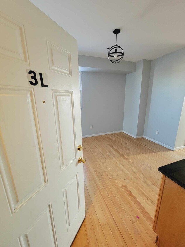 Primary Photo - 625 Bramhall Ave