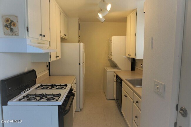 Building Photo - 4419 Plaza Vista